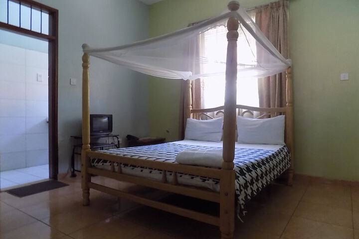 Room 4 of 17