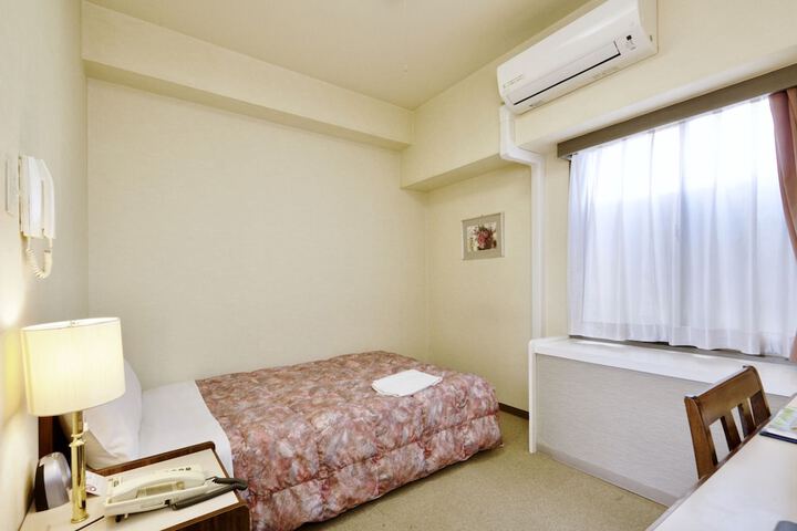 Room 10 of 35
