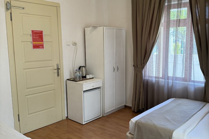 Room 4 of 39