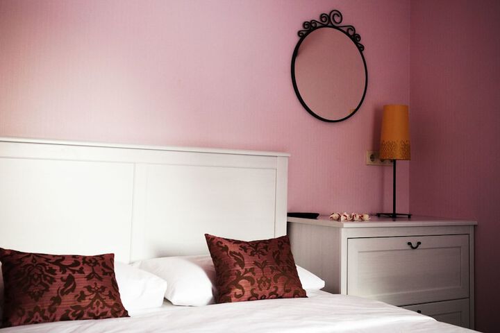 Room 5 of 77