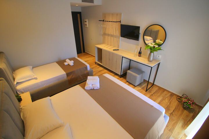 Room 16 of 52