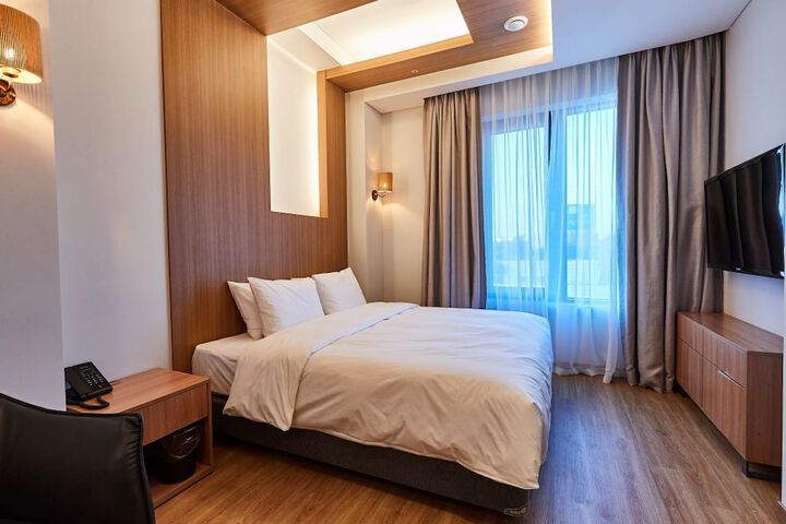 Room 2 of 35