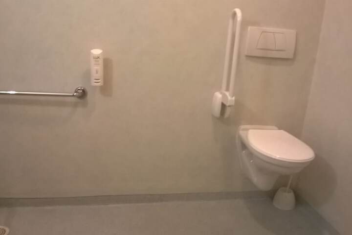 Room 7 of 96