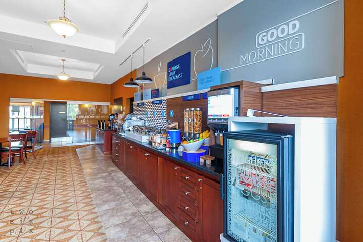 Breakfast/Coffee Service 25 of 52