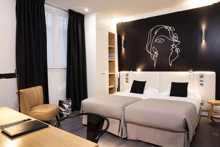 Room 52 of 109