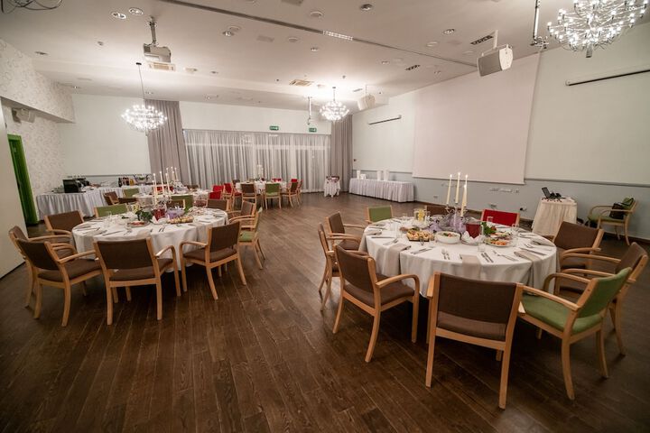 Ballroom/Hall 56 of 66