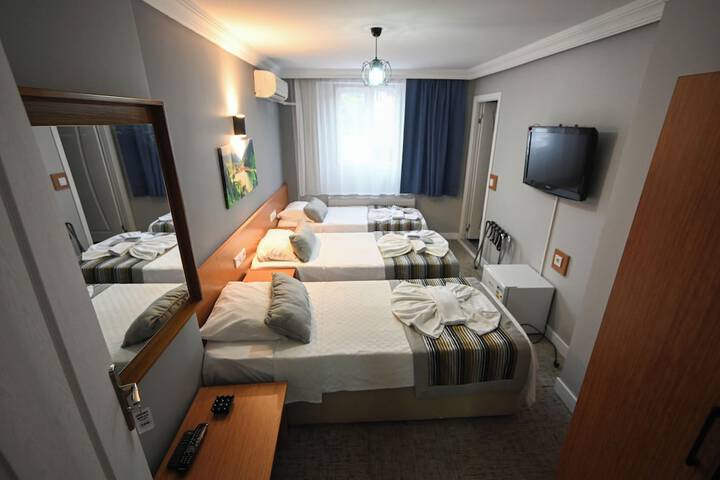 Room 6 of 99