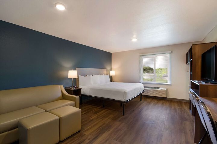 Standard | King Bed (6 of 10)