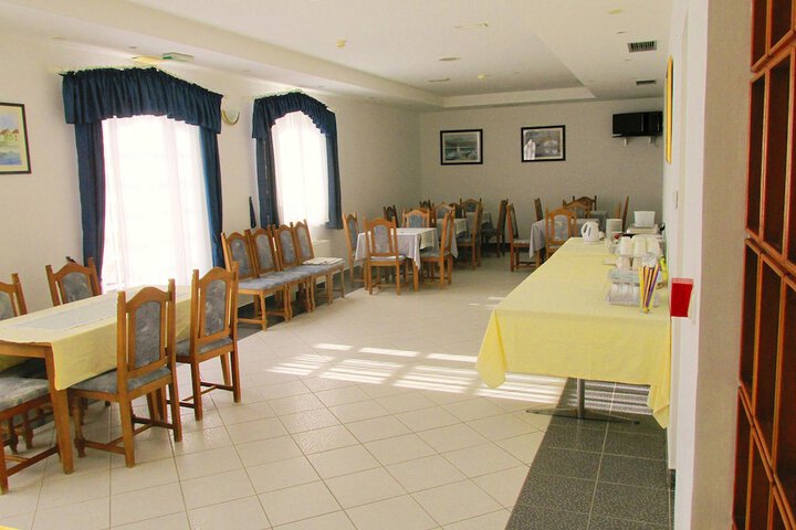 Dining 78 of 92