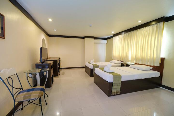 Room 13 of 23