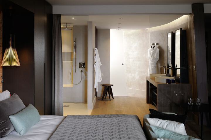 Room 34 of 61