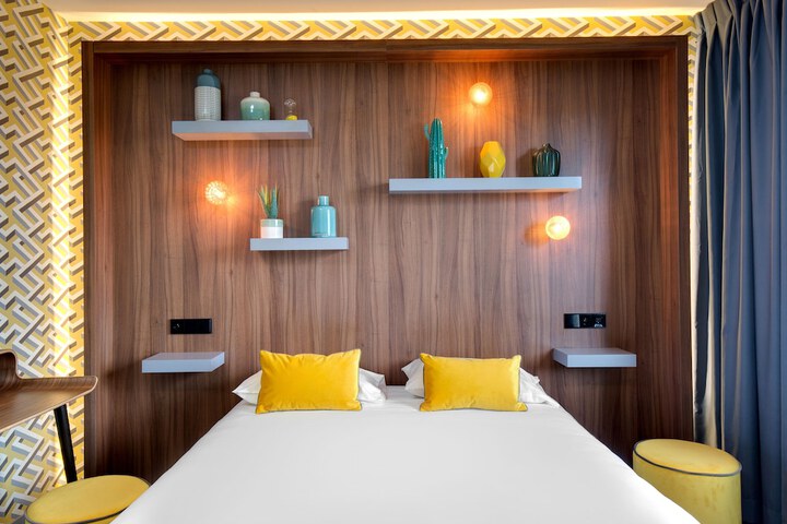 Room 35 of 140