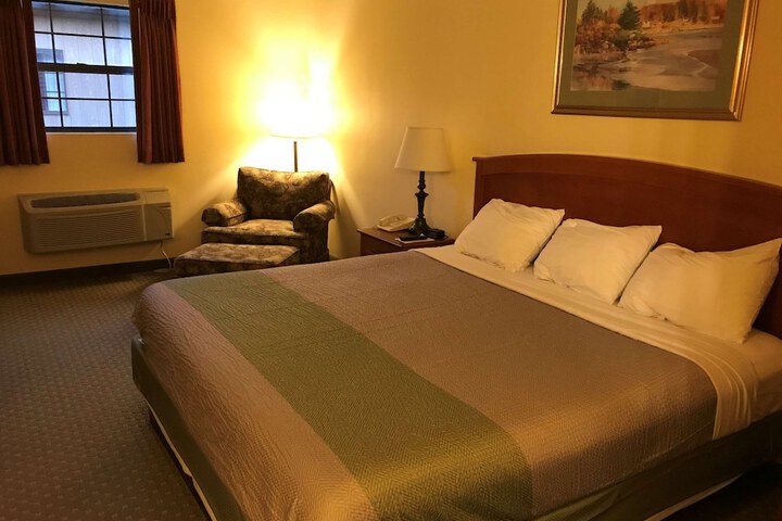 Deluxe Queen Room (2 of 10)