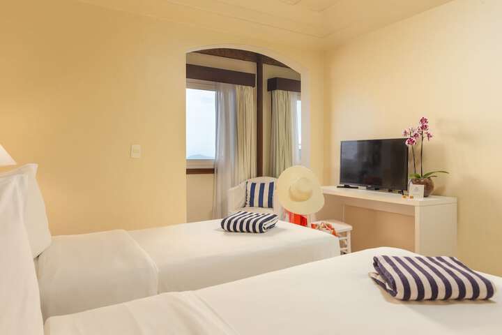 Room 32 of 87
