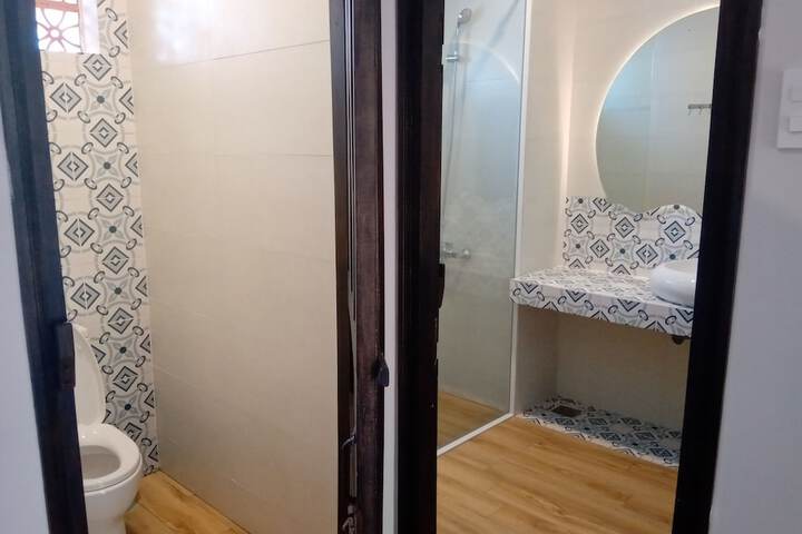 Room 102 of 178