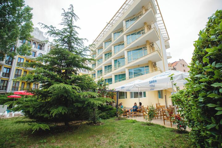 Hotel Exterior 22 of 27