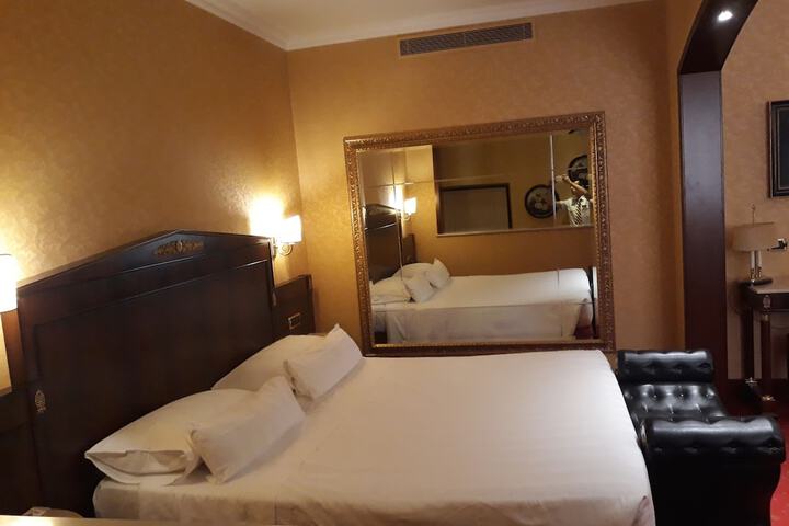 Room 8 of 28