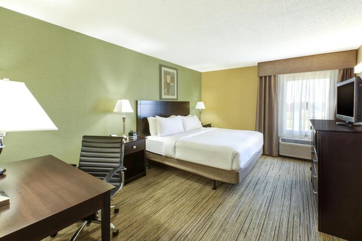 1 King Bed Accessible (6 of 12)
