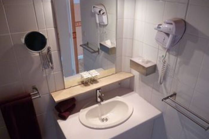 Room 4 of 22