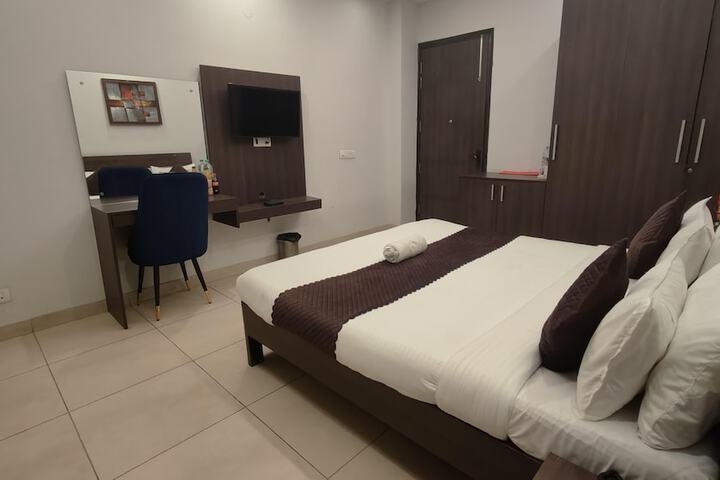 Room 4 of 15