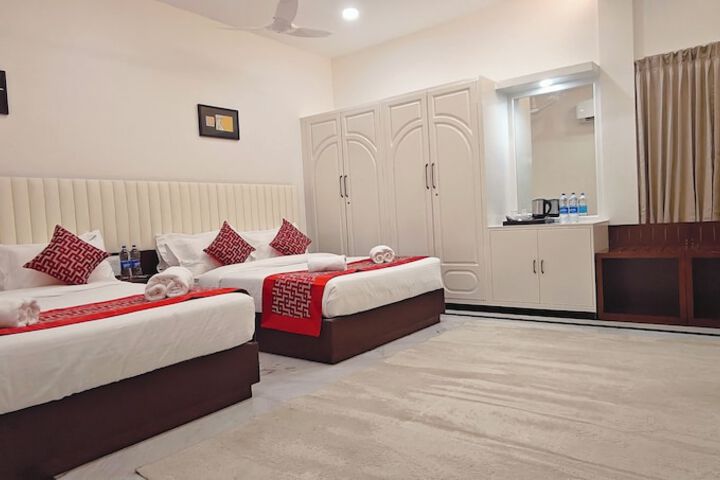 Room 8 of 12