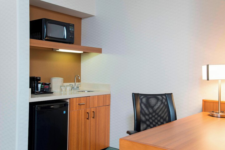 1 King Bed Sofa Bed Wet Bar Work Desk Microwave and Refrigerator Full Breakfast (1 of 5)