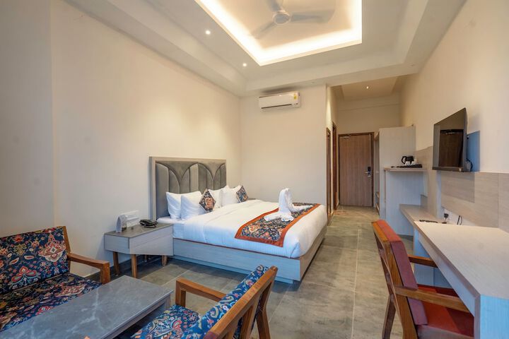 Room 4 of 80