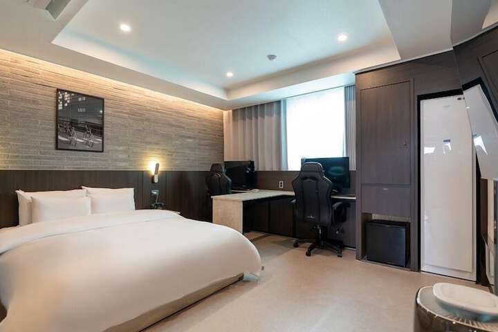 Room 36 of 76