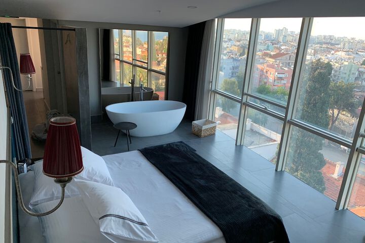 Room 12 of 73