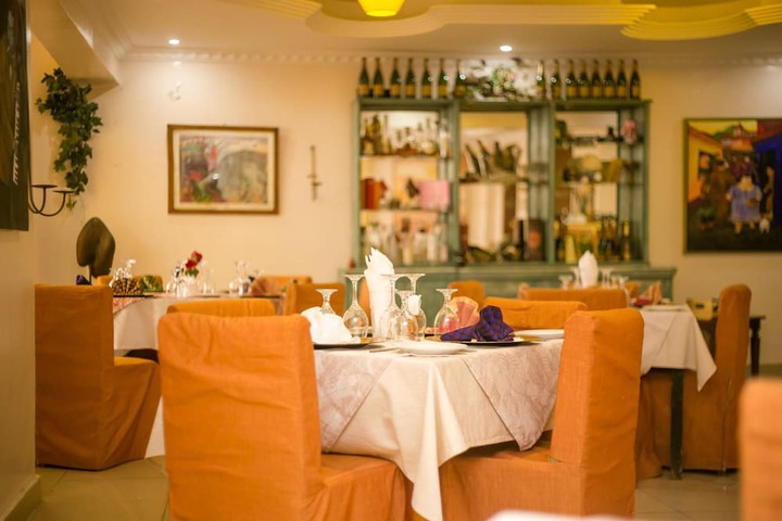Dining 36 of 53