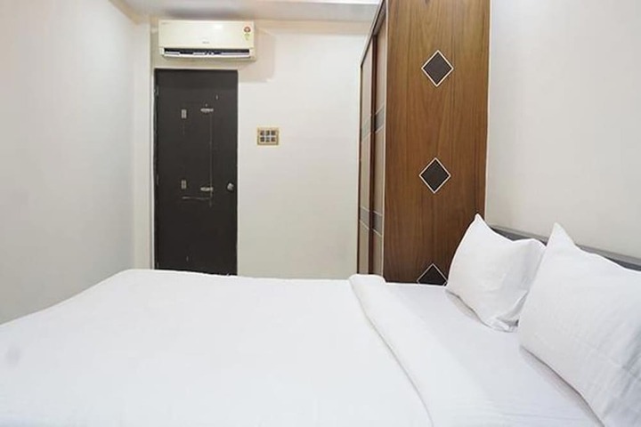 Room 15 of 30