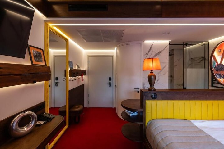 Room 11 of 21