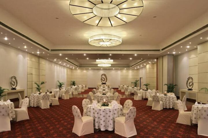 Ballroom/Hall 105 of 136