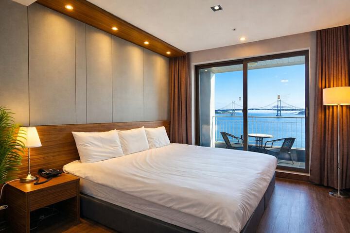 Room 6 of 43
