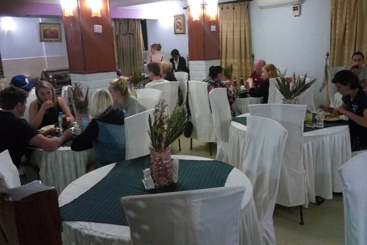 Dining 33 of 49