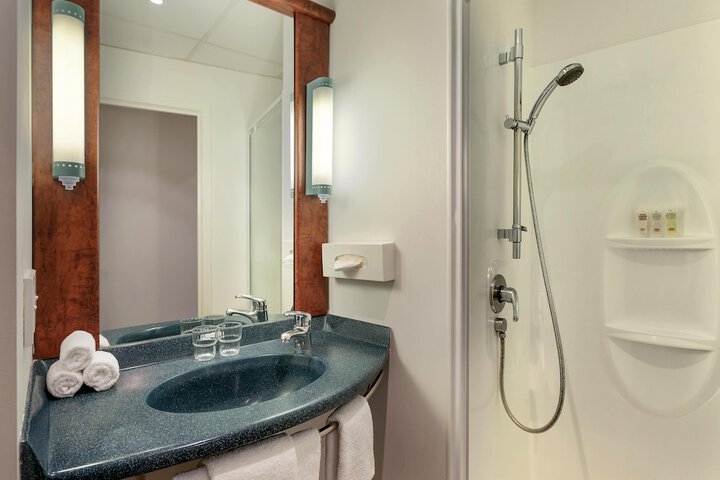 Room 10 of 37