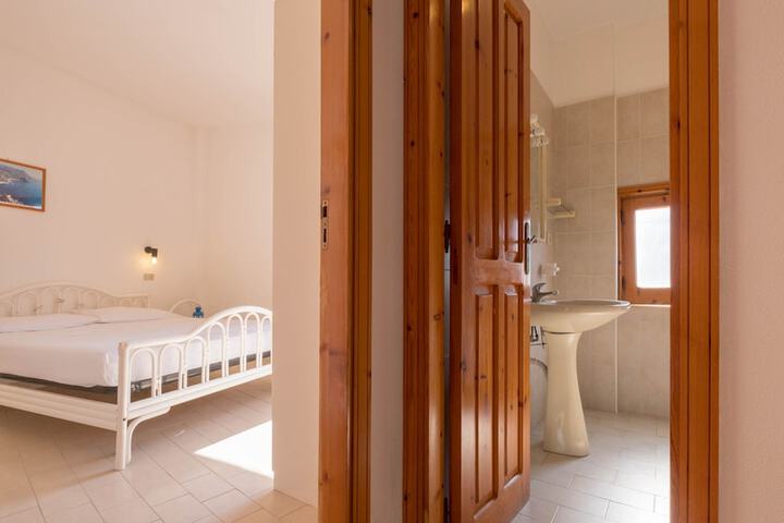Room 14 of 77