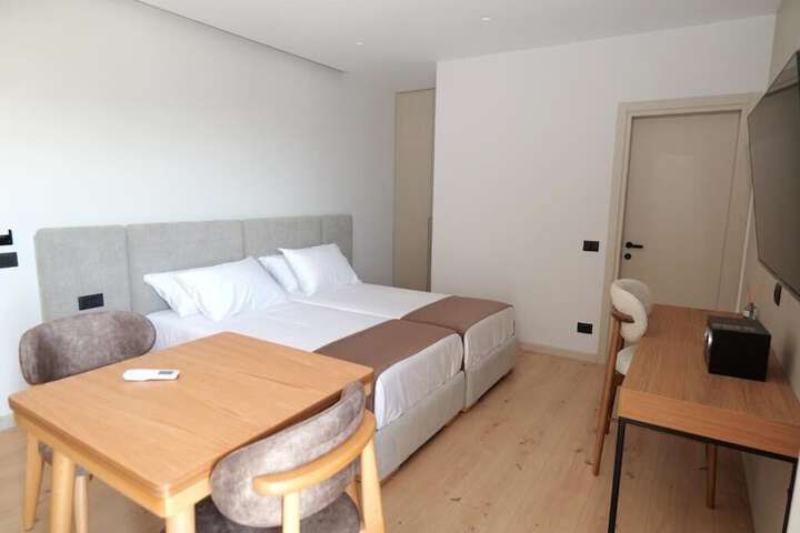 Room 12 of 87