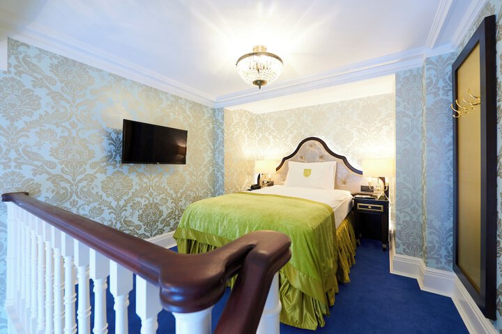 Room 45 of 142