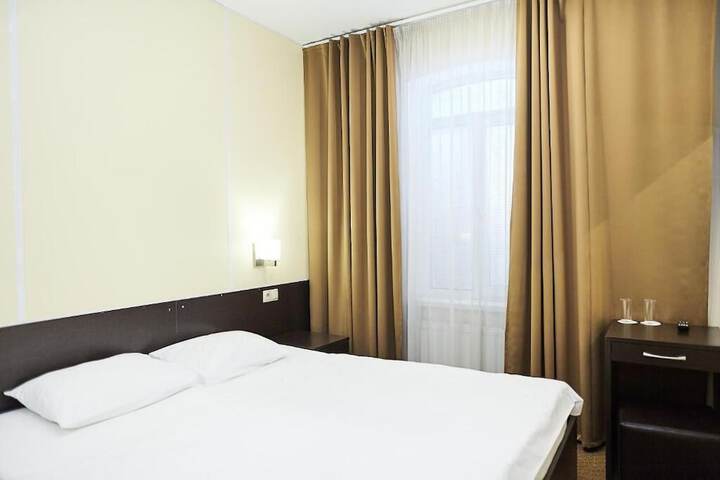 Room 12 of 82
