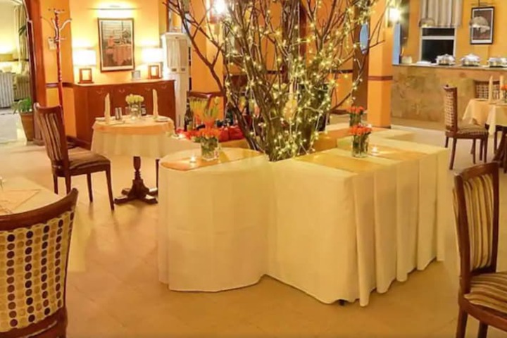 Dining 56 of 68