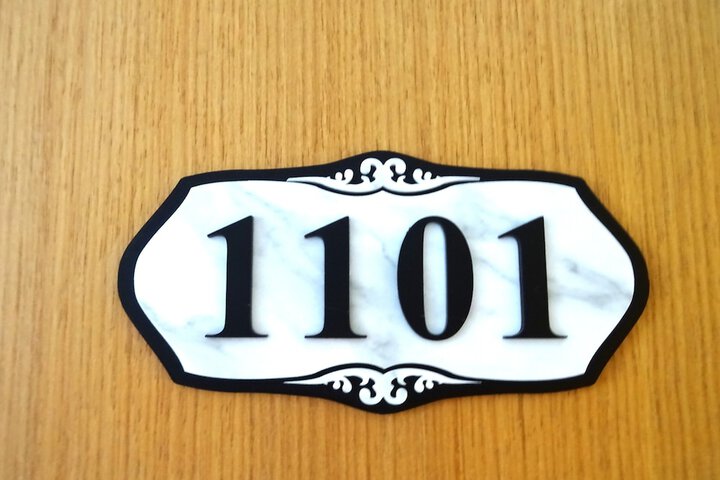 Room 99 of 442
