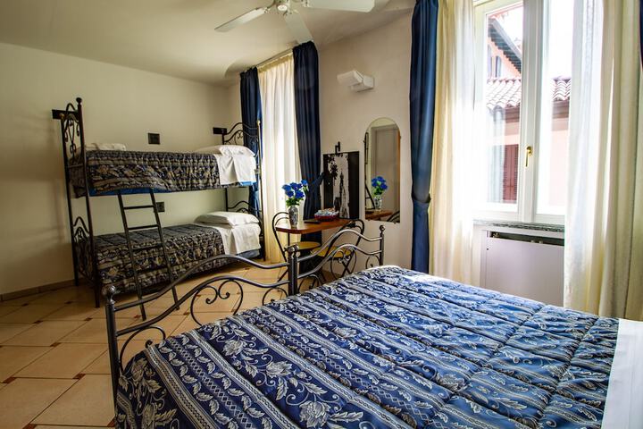 Room 10 of 35
