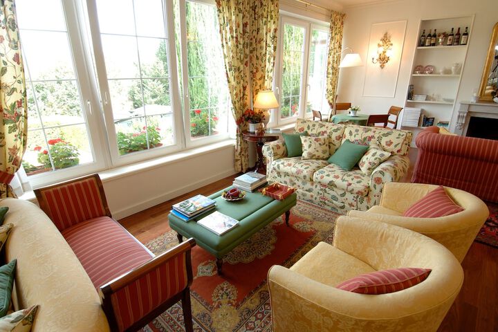 Guest Lobby