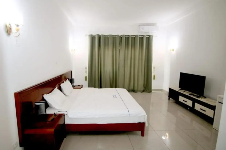 Room 4 of 23