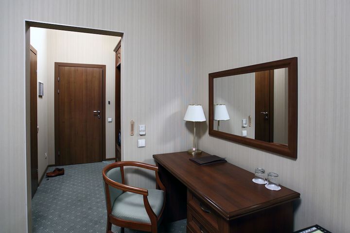 Room 11 of 49