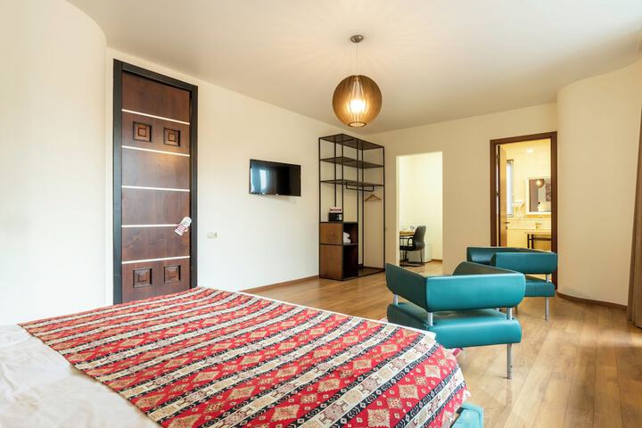 Room 47 of 95