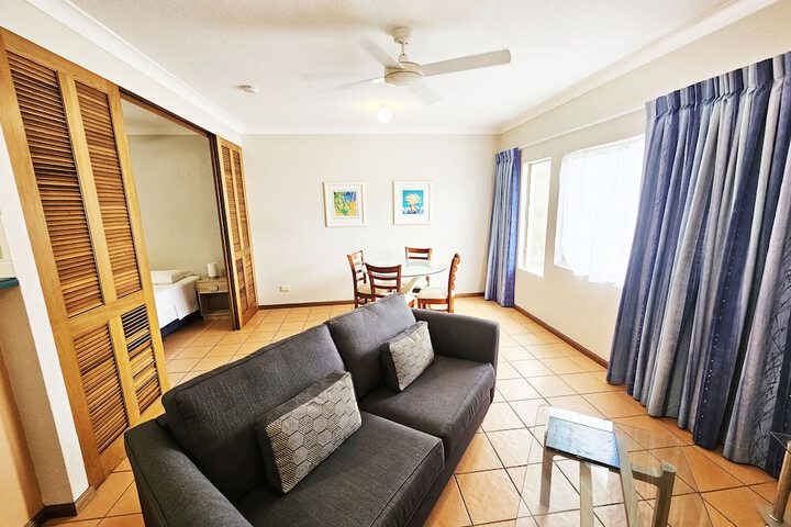 Room 4 of 28