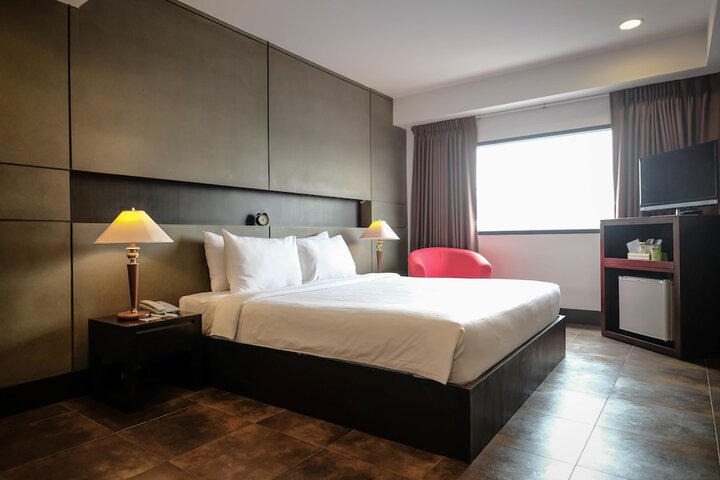 Room 6 of 77