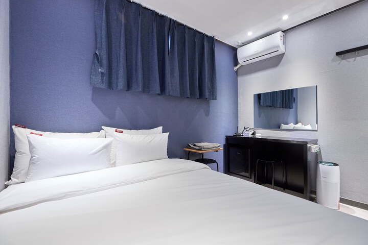 Room 3 of 16